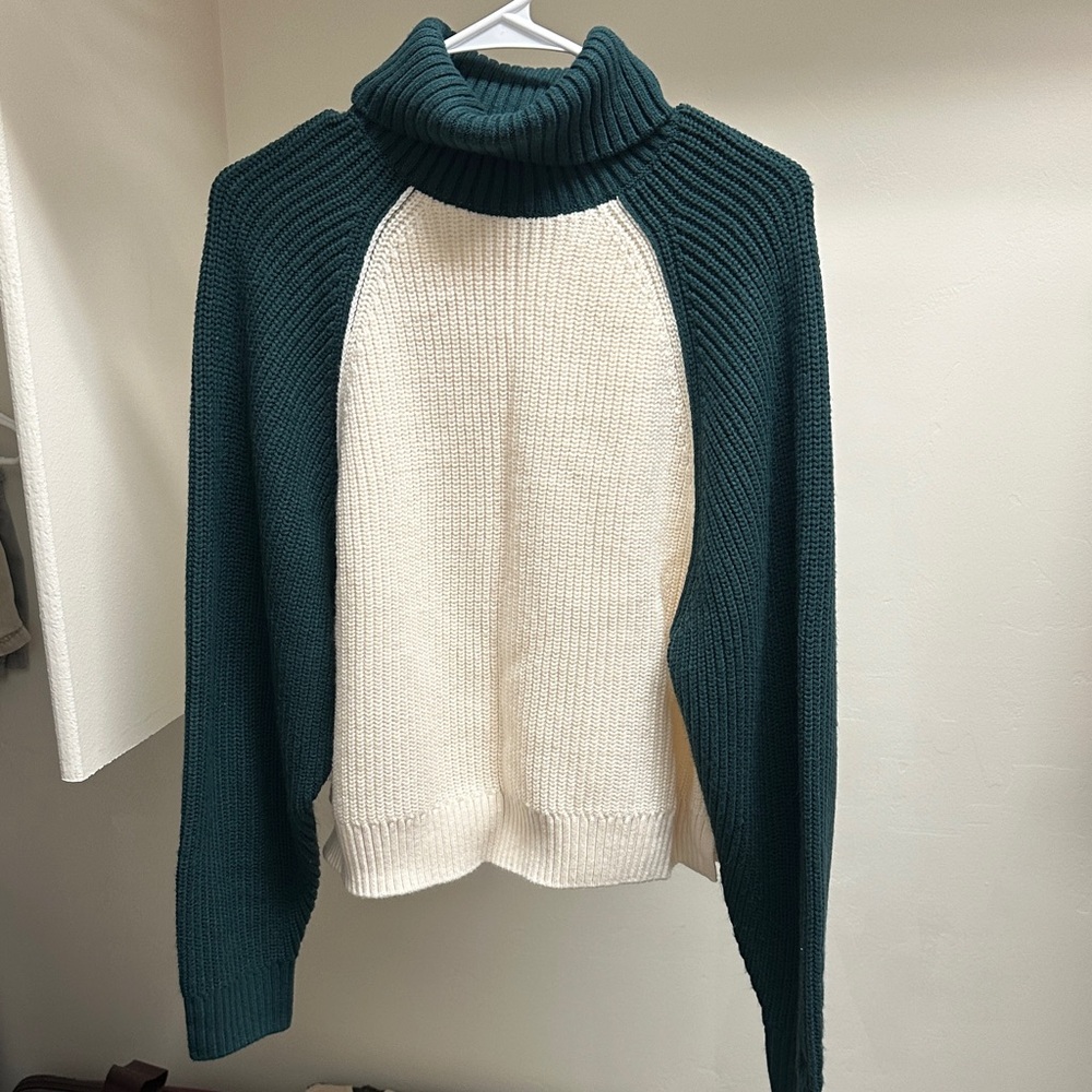 PINK Victoria's Secret Cream & Dark Green Colorblock Turtleneck Sweater